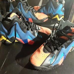 REEBOK SHOES SIZE 10